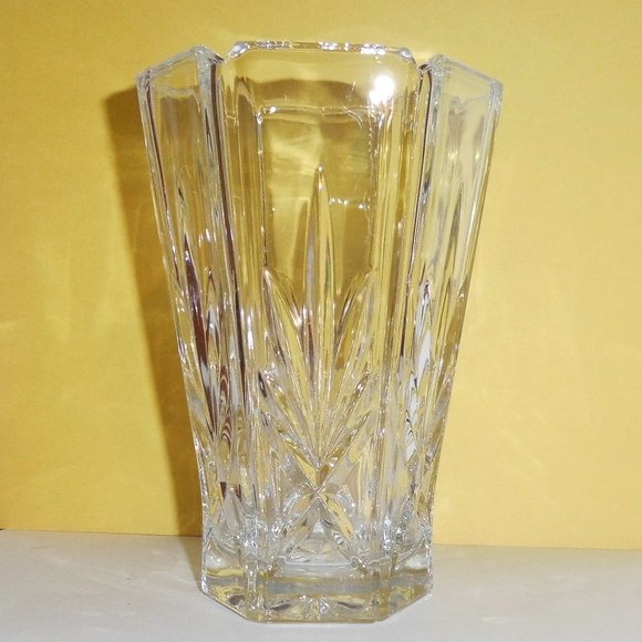 24 % Lead Crystal Hexagon Vase - Picture 2 of 7